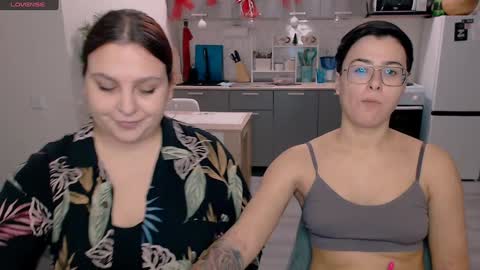 Snapshot of chloe_x_ chatting on January 4, 2025, 4:43 pm Eva and Sandra online show from January 4, 2025, 4:43 pm