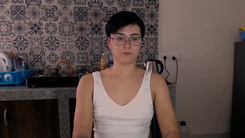 Snapshot of chloe_x_ chatting on February 2, 2025, 9:08 am Eva and Sandra online show from February 2, 2025, 9:08 am