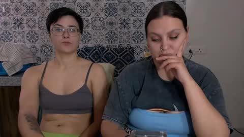 Snapshot of chloe_x_ chatting on February 15, 2025, 5:30 am Eva and Sandra online show from February 15, 2025, 5:30 am