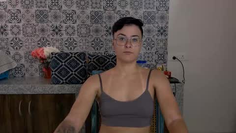 Snapshot of chloe_x_ chatting on February 20, 2025, 9:33 am Eva and Sandra online show from February 20, 2025, 9:33 am