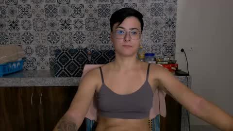 Snapshot of chloe_x_ chatting on March 7, 2025, 5:38 pm Eva and Sandra online show from March 7, 2025, 5:38 pm