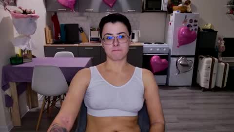 Snapshot of chloe_x_ chatting on February 13, 2026, 10:17 pm Eva and Sandra online show from February 13, 2026, 10:17 pm