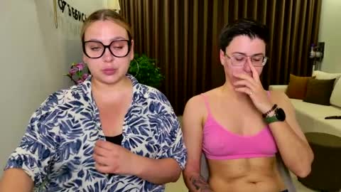 Snapshot of chloe_x_ chatting on April 4, 2026, 2:14 pm Eva and Sandra online show from April 4, 2026, 2:14 pm