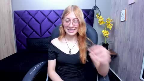 Snapshot of chloecampbell03 chatting on October 20, 2025, 5:35 pm chloecampbell03 online show from October 20, 2025, 5:35 pm