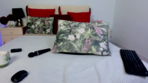 Chloe online show from March 12, 2026, 5:57 am