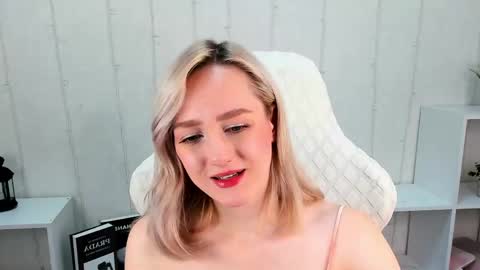 Chloe Deccker online show from June 4, 2026, 1:22 am