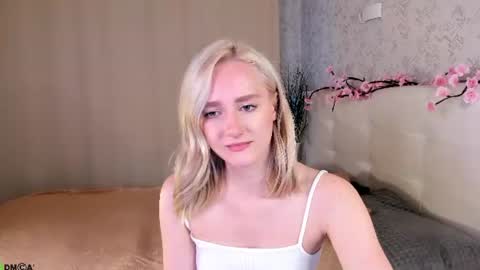 Chloe Deccker online show from June 22, 2026, 3:25 am