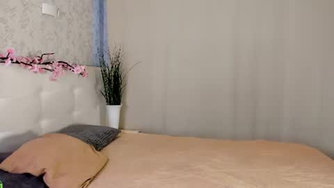 Chloe Deccker online show from June 28, 2026, 12:49 am