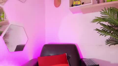 Chloe  online show from March 5, 2025, 8:00 pm