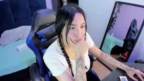 ChloeeThompson online show from October 22, 2025, 12:11 am