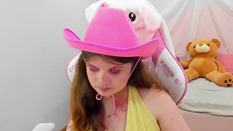ChloeHalses online show from June 30, 2026, 5:25 pm