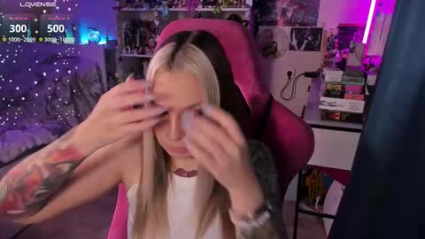 ChloeKohaku online show from November 10, 2025, 3:49 am