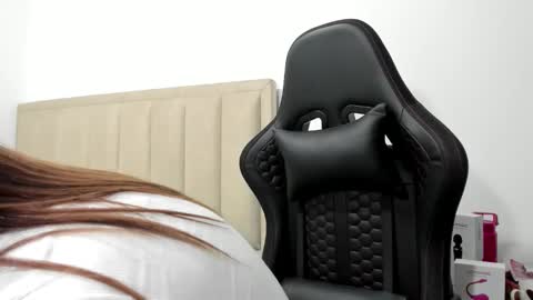 chloemiller   online show from October 23, 2025, 11:14 pm