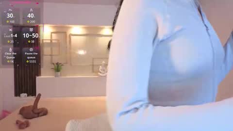 Snapshot of chloemoon9 chatting on October 27, 2025, 12:42 pm Chloe Moon online show from October 27, 2025, 12:42 pm