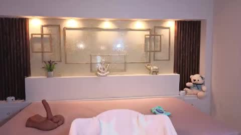 Snapshot of chloemoon9 chatting on November 2, 2025, 12:07 pm Chloe Moon online show from November 2, 2025, 12:07 pm