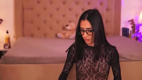 Chlo online show from March 13, 2026, 6:53 am