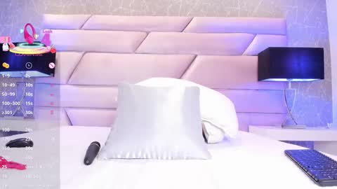 CHLOE  online show from September 11, 2025, 10:43 pm