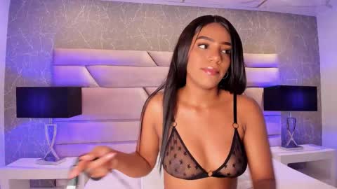 CHLOE  online show from September 27, 2025, 7:52 pm