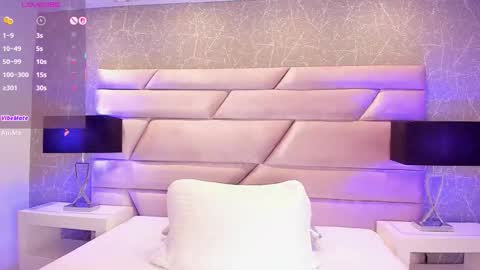 CHLOE  online show from October 27, 2025, 7:51 pm