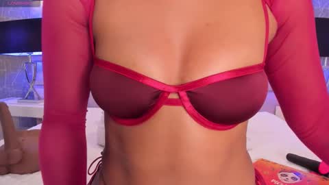 CHLOE  online show from November 8, 2025, 2:28 pm