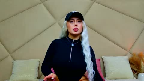 Snapshot of chloevee chatting on February 9, 2026, 6:17 am Chloe Vee online show from February 9, 2026, 6:17 am