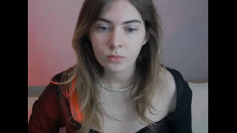Snapshot of chloi_hes chatting on December 22, 2024, 8:38 am chloi_hes online show from December 22, 2024, 8:38 am