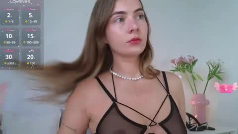 Snapshot of chloi_hes chatting on September 16, 2025, 9:43 am chloi_hes online show from September 16, 2025, 9:43 am