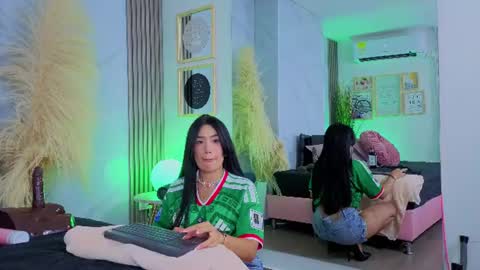 Snapshot of chlooee_ chatting on June 25, 2026, 5:12 am Chlooe online show from June 25, 2026, 5:12 am