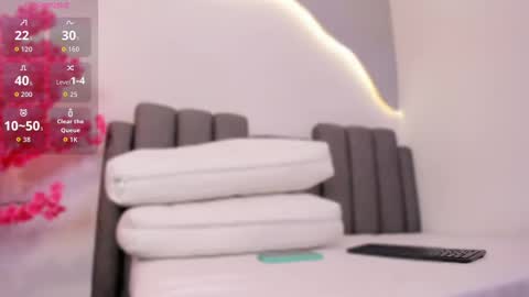 chlowe online show from September 22, 2025, 8:11 pm