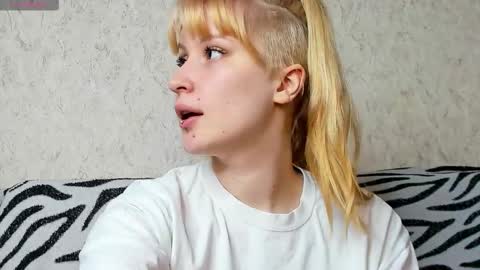 Snapshot of choco_meowx chatting on March 19, 2026, 8:07 am choco_meowx online show from March 19, 2026, 8:07 am