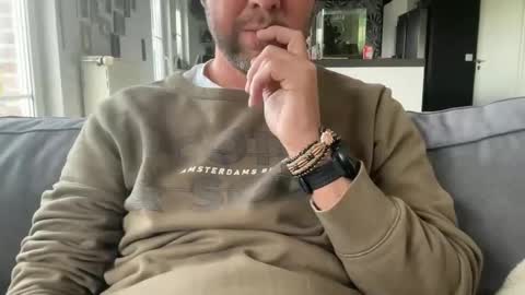 chris13abcd online show from November 12, 2025, 12:16 pm