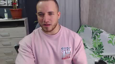 Snapshot of chris_huntter chatting on February 15, 2025, 8:11 pm chris_huntter online show from February 15, 2025, 8:11 pm