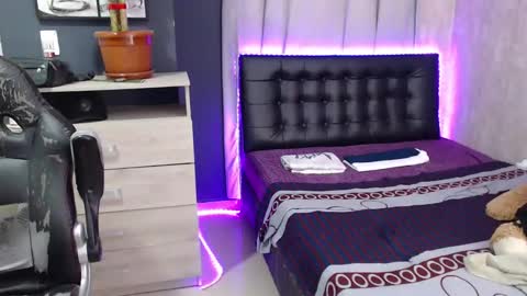 Snapshot of chris_huntter chatting on March 7, 2025, 8:33 pm chris_huntter online show from March 7, 2025, 8:33 pm