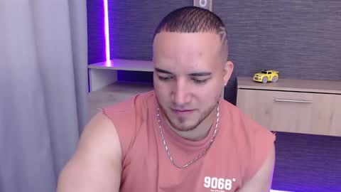 Snapshot of chris_huntter chatting on October 28, 2025, 5:26 pm chris_huntter online show from October 28, 2025, 5:26 pm