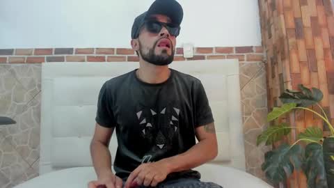 chris_kizz online show from December 4, 2024, 11:08 am