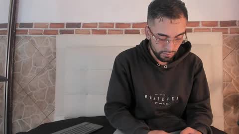 chris_kizz online show from December 7, 2024, 11:29 am