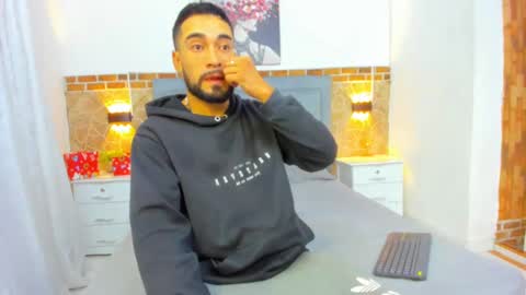 chris_kizz online show from December 29, 2024, 11:18 am