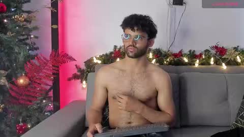 Snapshot of chrisandrew_ chatting on December 2, 2024, 7:38 pm Im Chirs IM MODEL INDEPENDT online show from December 2, 2024, 7:38 pm