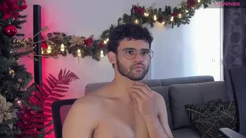 Snapshot of chrisandrew_ chatting on December 3, 2024, 6:17 pm Im Chirs IM MODEL INDEPENDT online show from December 3, 2024, 6:17 pm