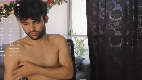 Snapshot of chrisandrew_ chatting on December 9, 2024, 6:25 pm Im Chirs IM MODEL INDEPENDT online show from December 9, 2024, 6:25 pm