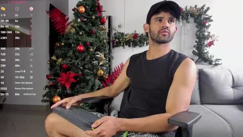 Snapshot of chrisandrew_ chatting on December 24, 2024, 2:01 pm Im Chirs IM MODEL INDEPENDT online show from December 24, 2024, 2:01 pm