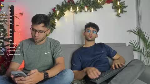 Snapshot of chrisandrew_ chatting on December 28, 2024, 3:58 am Im Chirs IM MODEL INDEPENDT online show from December 28, 2024, 3:58 am