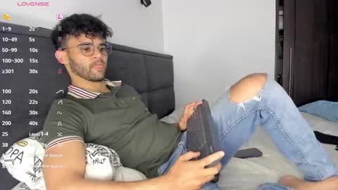 Snapshot of chrisandrew_ chatting on January 3, 2025, 10:29 pm Im Chirs IM MODEL INDEPENDT online show from January 3, 2025, 10:29 pm