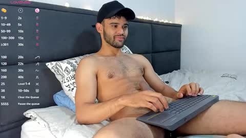 Snapshot of chrisandrew_ chatting on January 8, 2025, 10:48 pm Im Chirs IM MODEL INDEPENDT online show from January 8, 2025, 10:48 pm