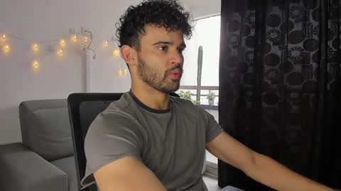 Snapshot of chrisandrew_ chatting on January 24, 2025, 7:28 pm Im Chirs IM MODEL INDEPENDT online show from January 24, 2025, 7:28 pm