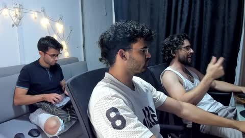 Snapshot of chrisandrew_ chatting on January 29, 2025, 2:51 am Im Chirs IM MODEL INDEPENDT online show from January 29, 2025, 2:51 am