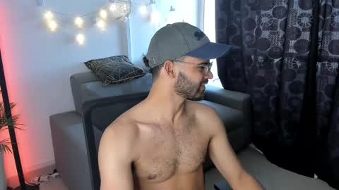 Snapshot of chrisandrew_ chatting on February 10, 2025, 6:03 pm Im Chirs IM MODEL INDEPENDT online show from February 10, 2025, 6:03 pm