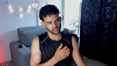 Snapshot of chrisandrew_ chatting on February 11, 2025, 1:09 pm Im Chirs IM MODEL INDEPENDT online show from February 11, 2025, 1:09 pm