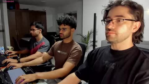 Snapshot of chrisandrew_ chatting on February 25, 2025, 1:09 am Im Chirs IM MODEL INDEPENDT online show from February 25, 2025, 1:09 am