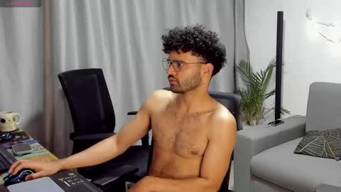 Snapshot of chrisandrew_ chatting on February 25, 2025, 4:14 am Im Chirs IM MODEL INDEPENDT online show from February 25, 2025, 4:14 am